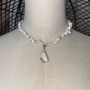 Women’s White Stone Design Beaded Pendant Necklace